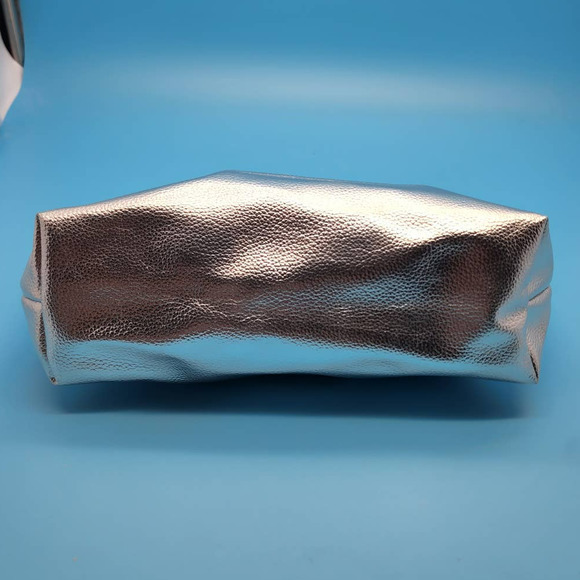 Confidence Looks Good On You IT Cosmetic Bag - Picture 3 of 5